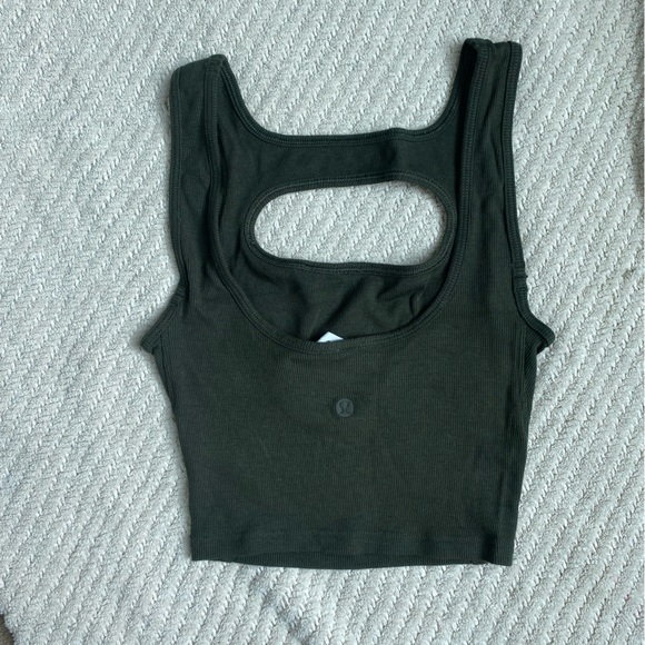 🍃LULULEMON LA FRONT CUT-OUT CROP TANK - Picture 3 of 6